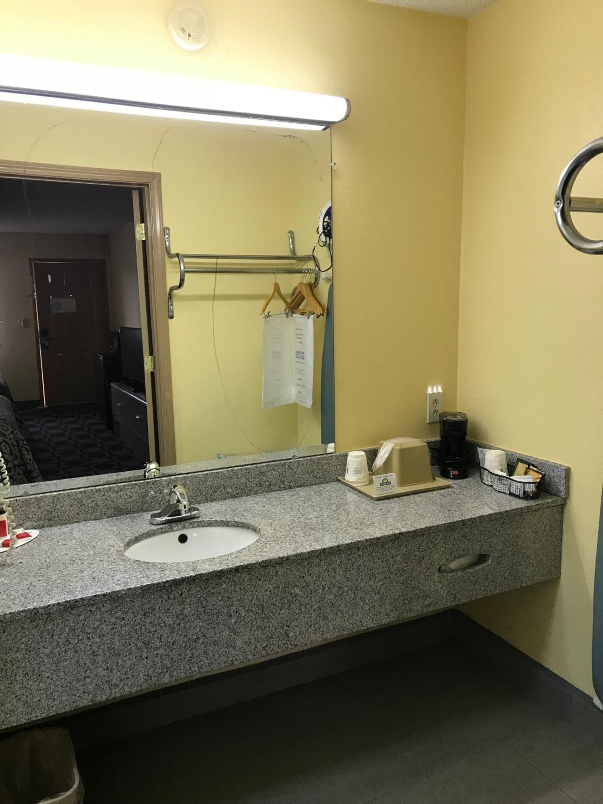 Days Inn by Wyndham Byron property views in Byron, GA — gallery photo 3