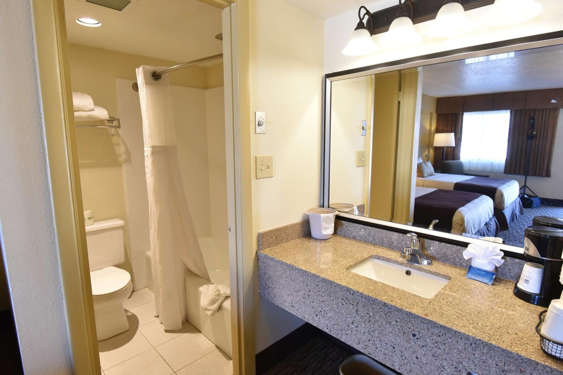 Best Western Winchester Hotel interior in Winchester, KY — gallery photo 2