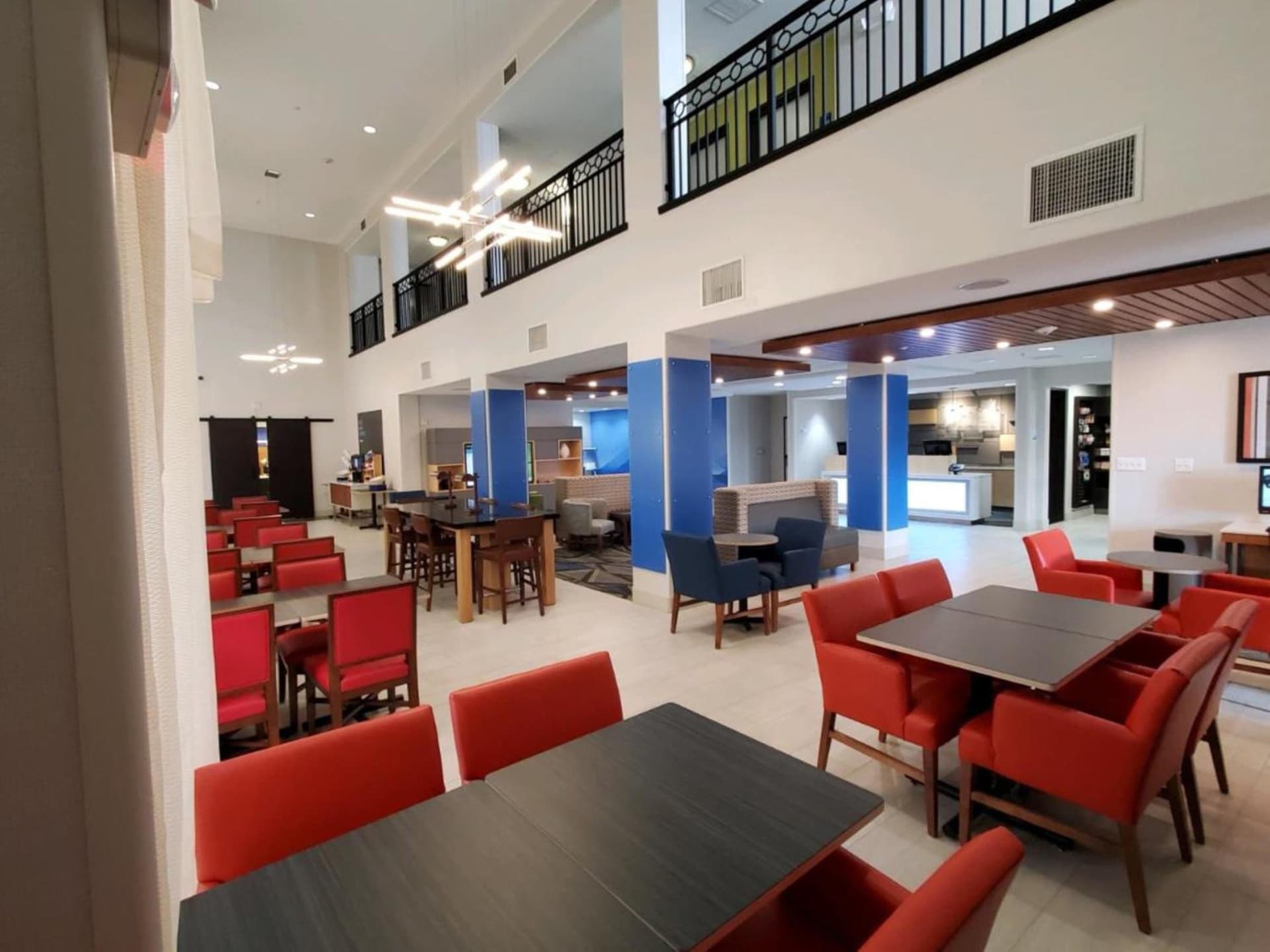 Holiday Inn Express & Suites Phoenix Glendale Dist by IHG gallery photo in Glendale, AZ — image 14