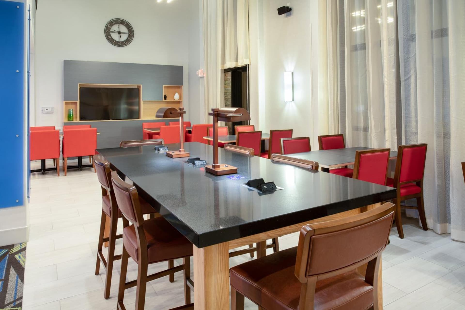 Holiday Inn Express & Suites Phoenix Glendale Dist by IHG gallery photo in Glendale, AZ — image 5