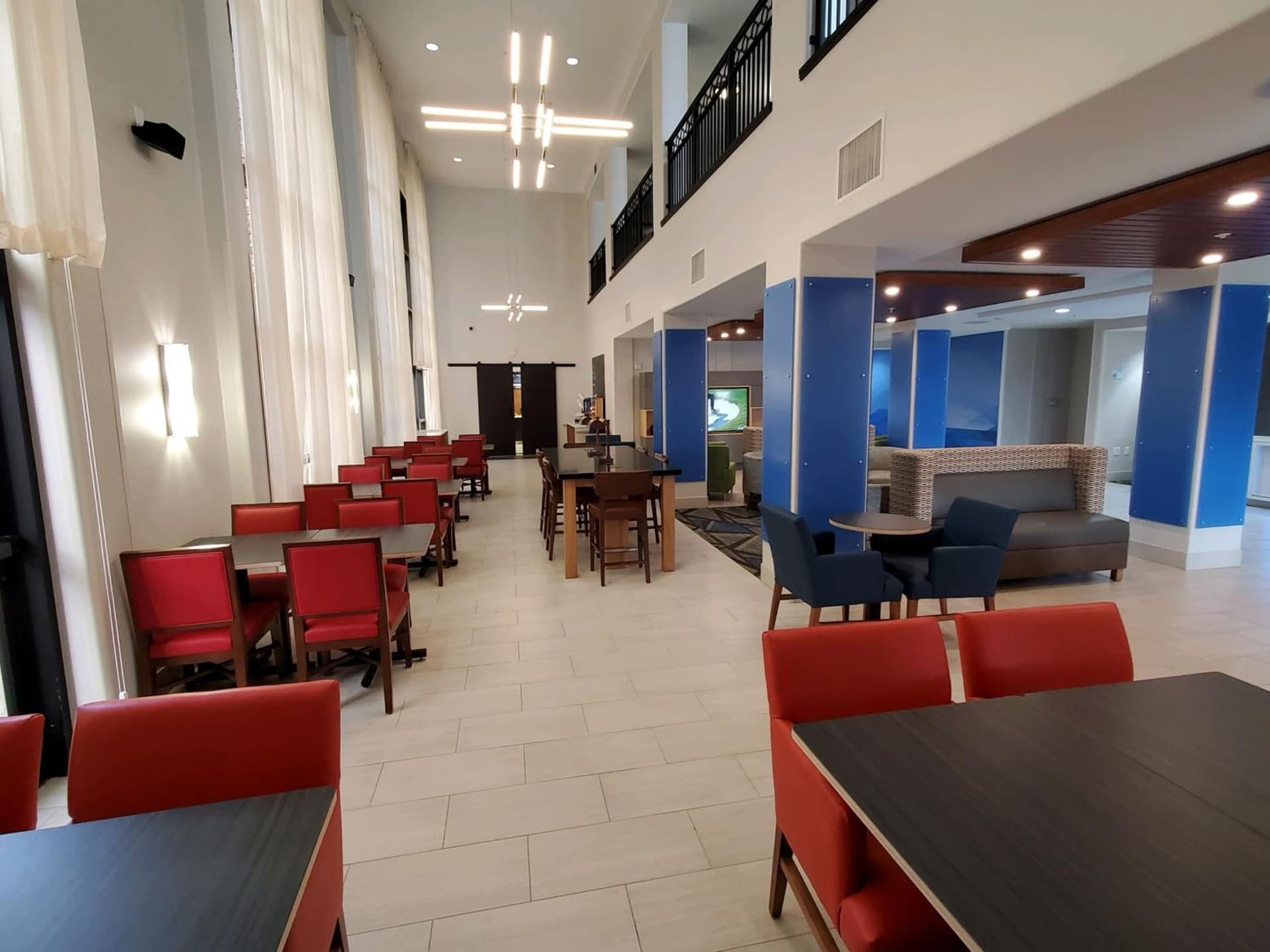 Holiday Inn Express & Suites Phoenix Glendale Dist by IHG gallery photo in Glendale, AZ — image 58