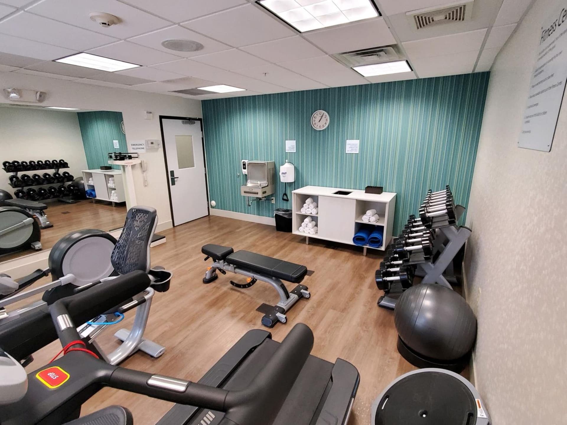 Holiday Inn Express & Suites Phoenix Glendale Dist by IHG gallery photo in Glendale, AZ — image 9