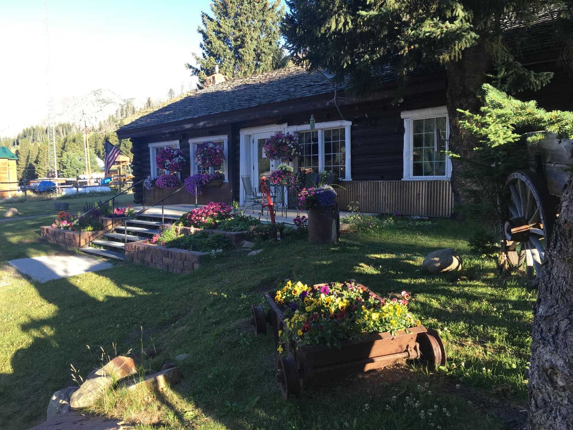 Antlers Lodge property views in Cooke City, MT — gallery photo 3