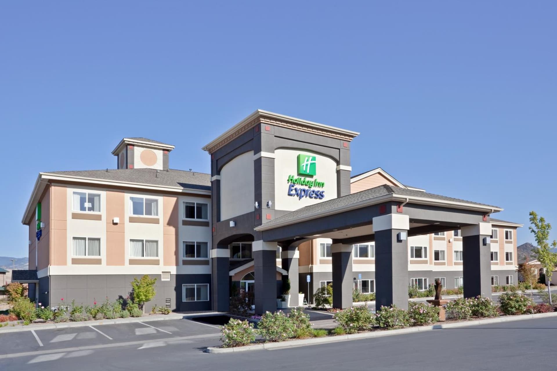 Holiday Inn Express Hotel & Suites Ashland by IHG featured exterior or lobby in Ashland, OR — similar hotel