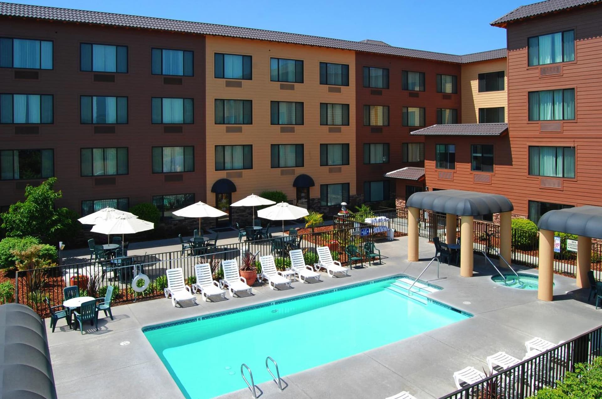 Oxford Suites Chico interior in Chico, CA — gallery photo 2
