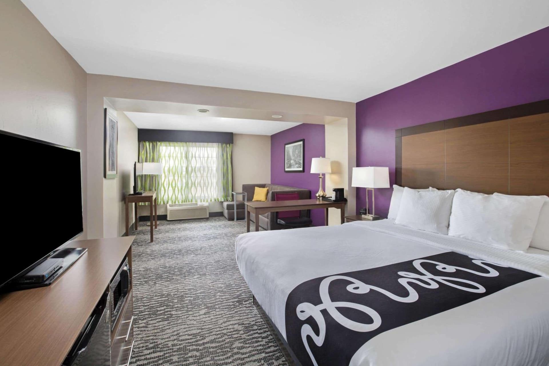 La Quinta by Wyndham Visalia/Sequoia Gateway interior in Visalia, CA — gallery photo 2