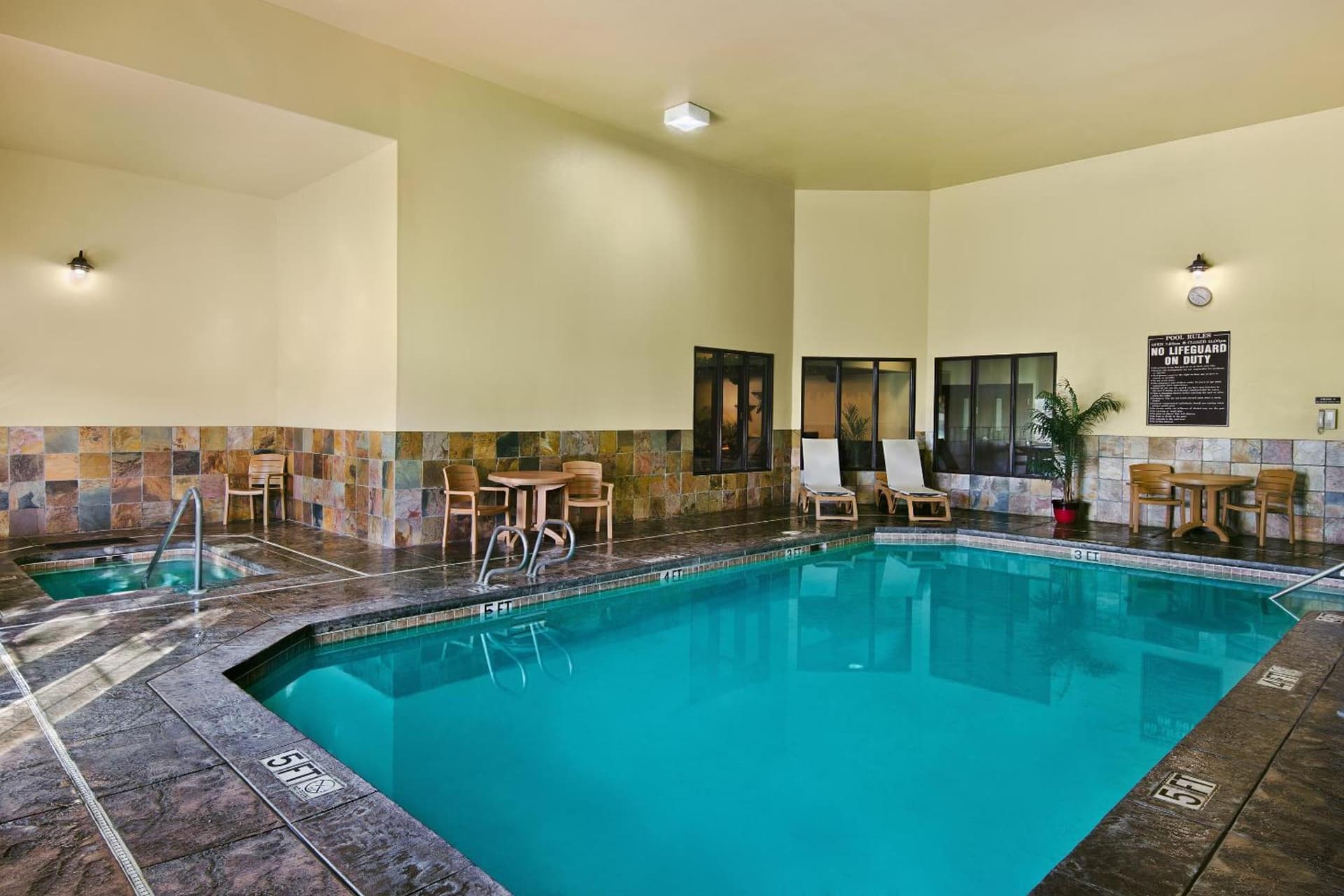 Oxford Suites Pendleton interior in Pendleton, OR — gallery photo 2