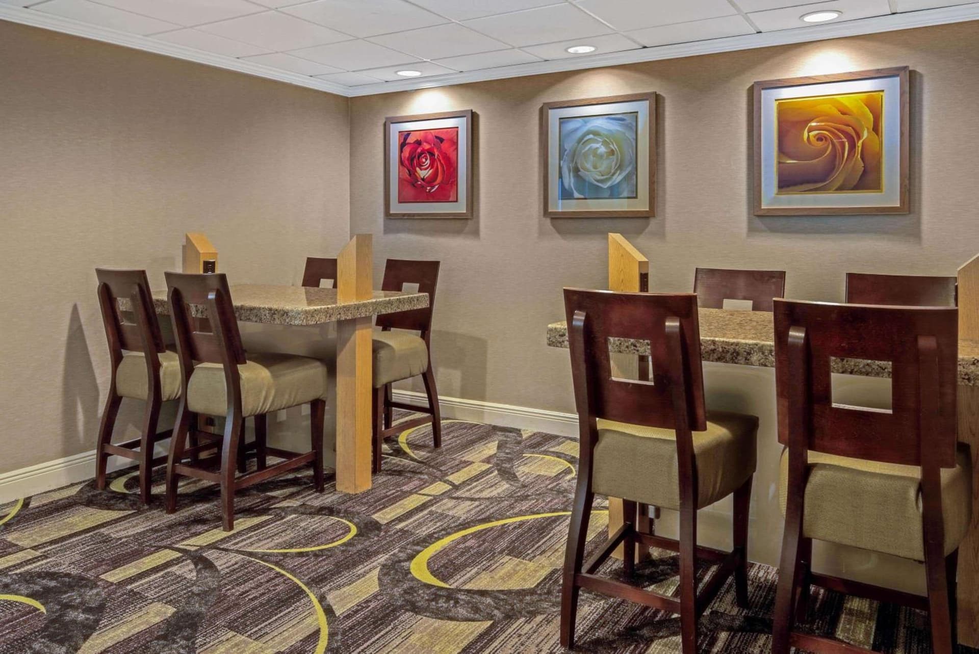 La Quinta by Wyndham Naples East (I-75) interior in Naples, FL — gallery photo 2