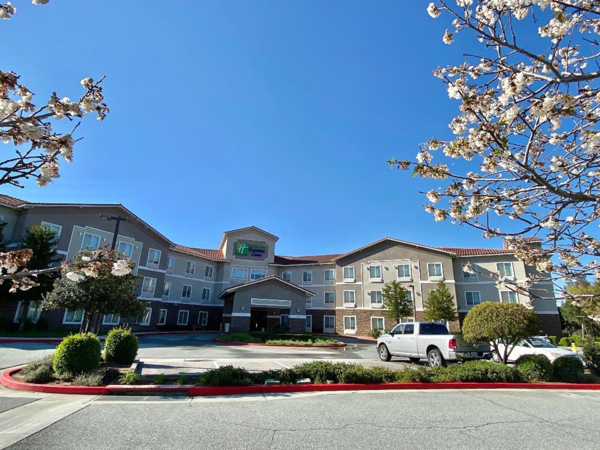 Holiday Inn Express & Suites Beaumont - Oak Valley by IHG property views in Beaumont, CA — gallery photo 3