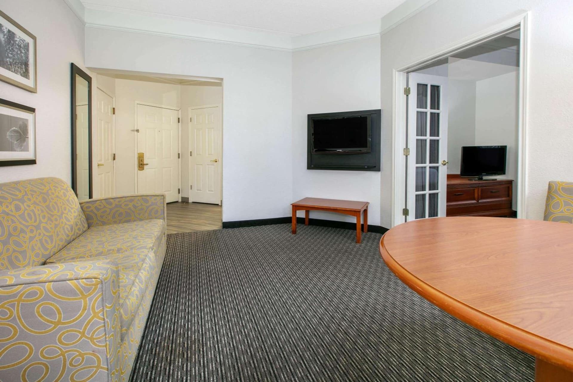 La Quinta by Wyndham Dallas North Central property views in Dallas, TX — gallery photo 3