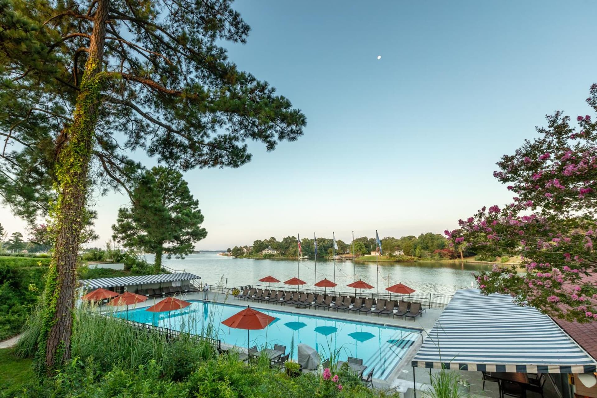 The Tides Inn interior in West Irvington, VA — gallery photo 2