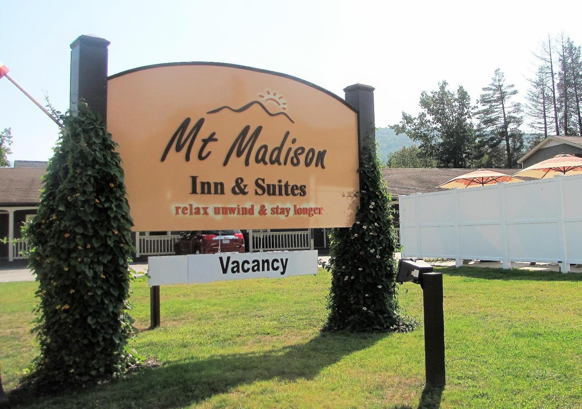 Mt. Madison Inn & Suites interior in Gorham — gallery photo 2