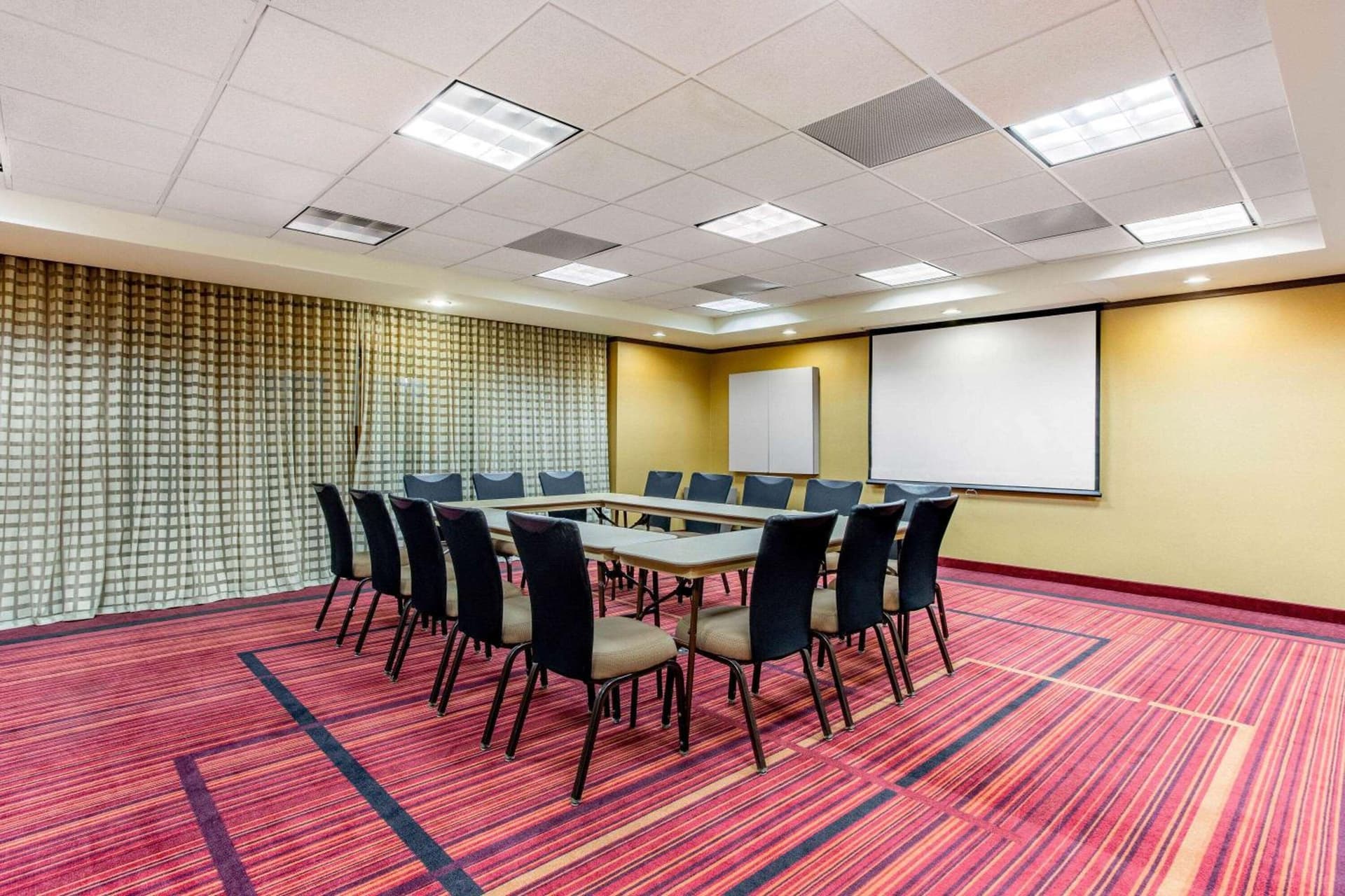 La Quinta by Wyndham Raleigh/Durham Southpoint gallery photo in Durham, NC — image 13