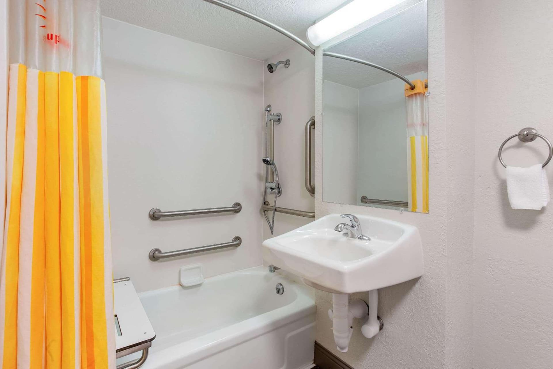 La Quinta Inn by Wyndham Champaign gallery photo in Champaign, IL — image 40