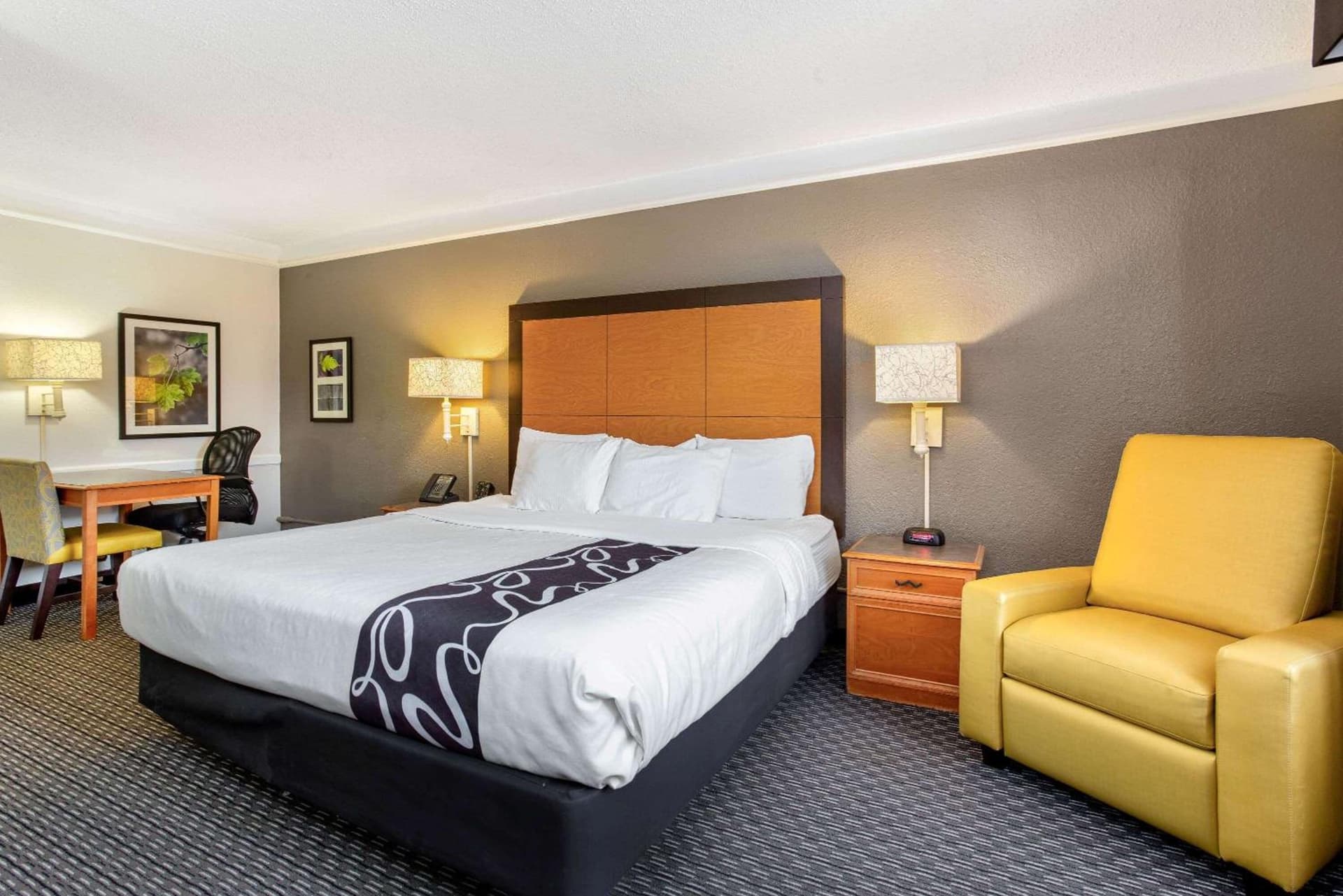 La Quinta Inn by Wyndham Champaign gallery photo in Champaign, IL — image 13