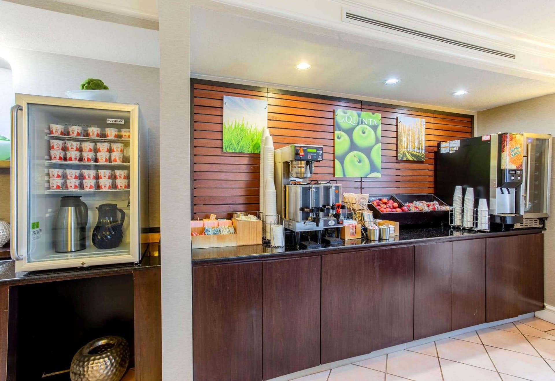 La Quinta Inn by Wyndham Champaign gallery photo in Champaign, IL — image 11