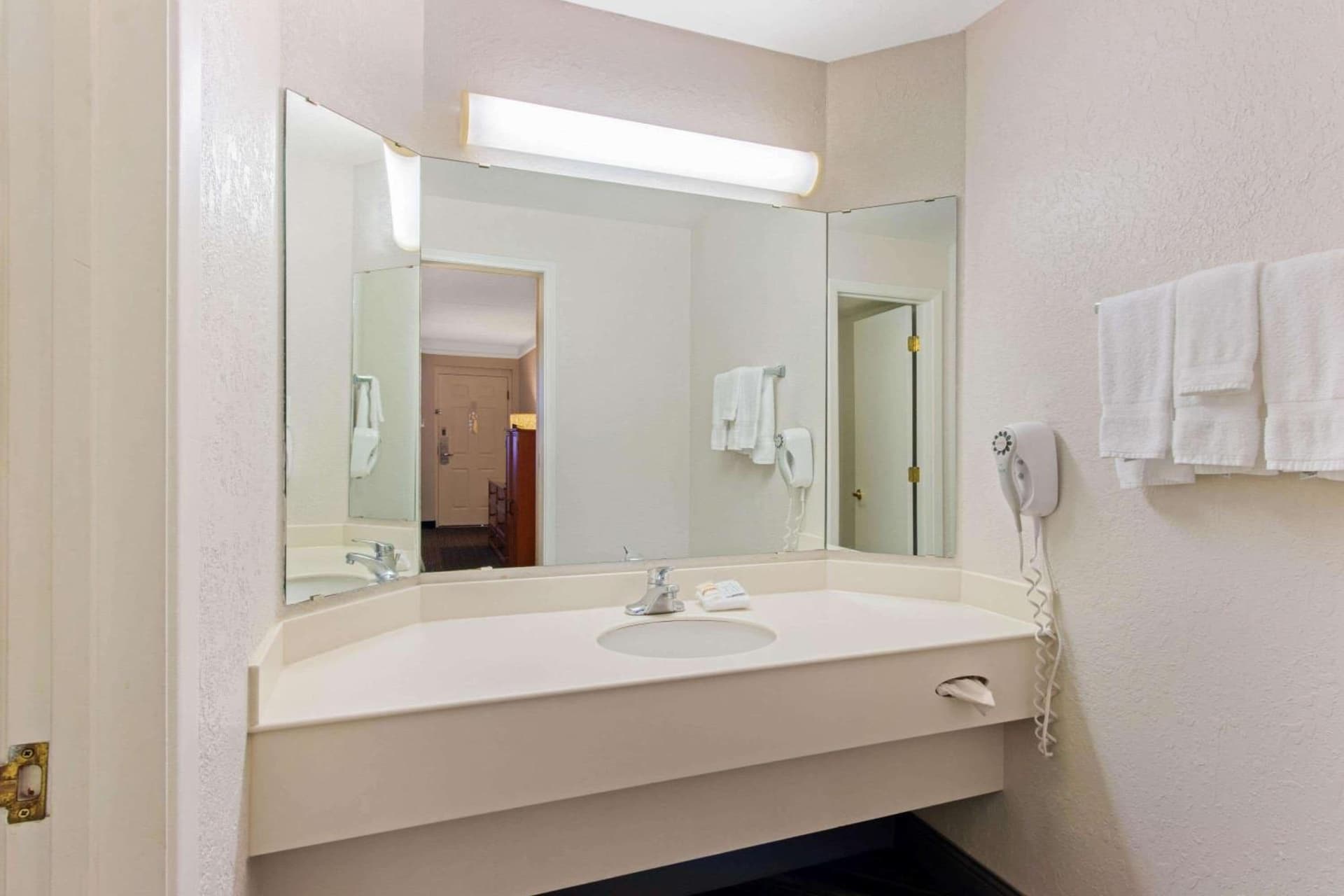 La Quinta Inn by Wyndham Santa Fe gallery photo in Santa Fe, NM — image 19