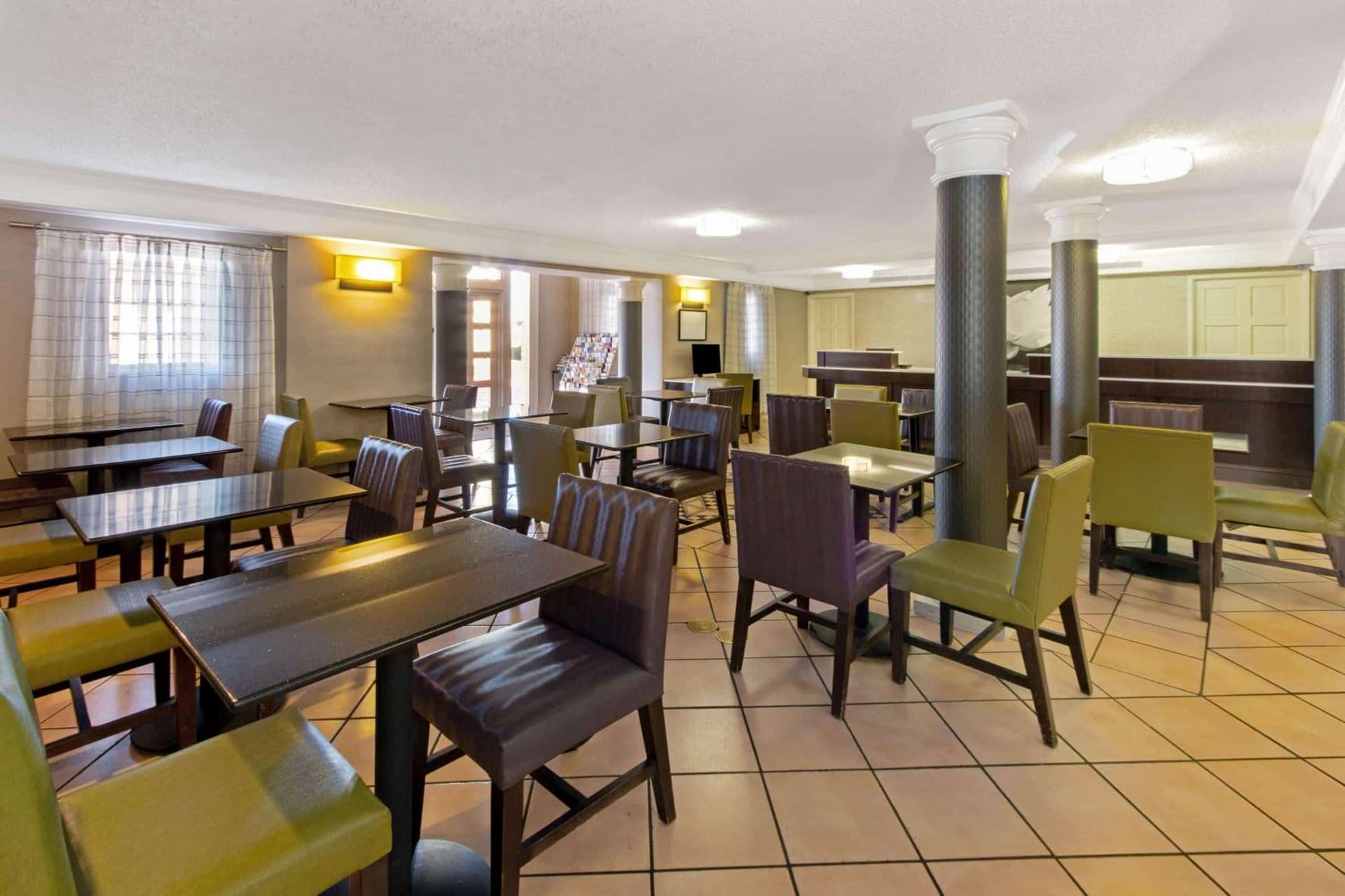 La Quinta Inn by Wyndham Santa Fe gallery photo in Santa Fe, NM — image 14