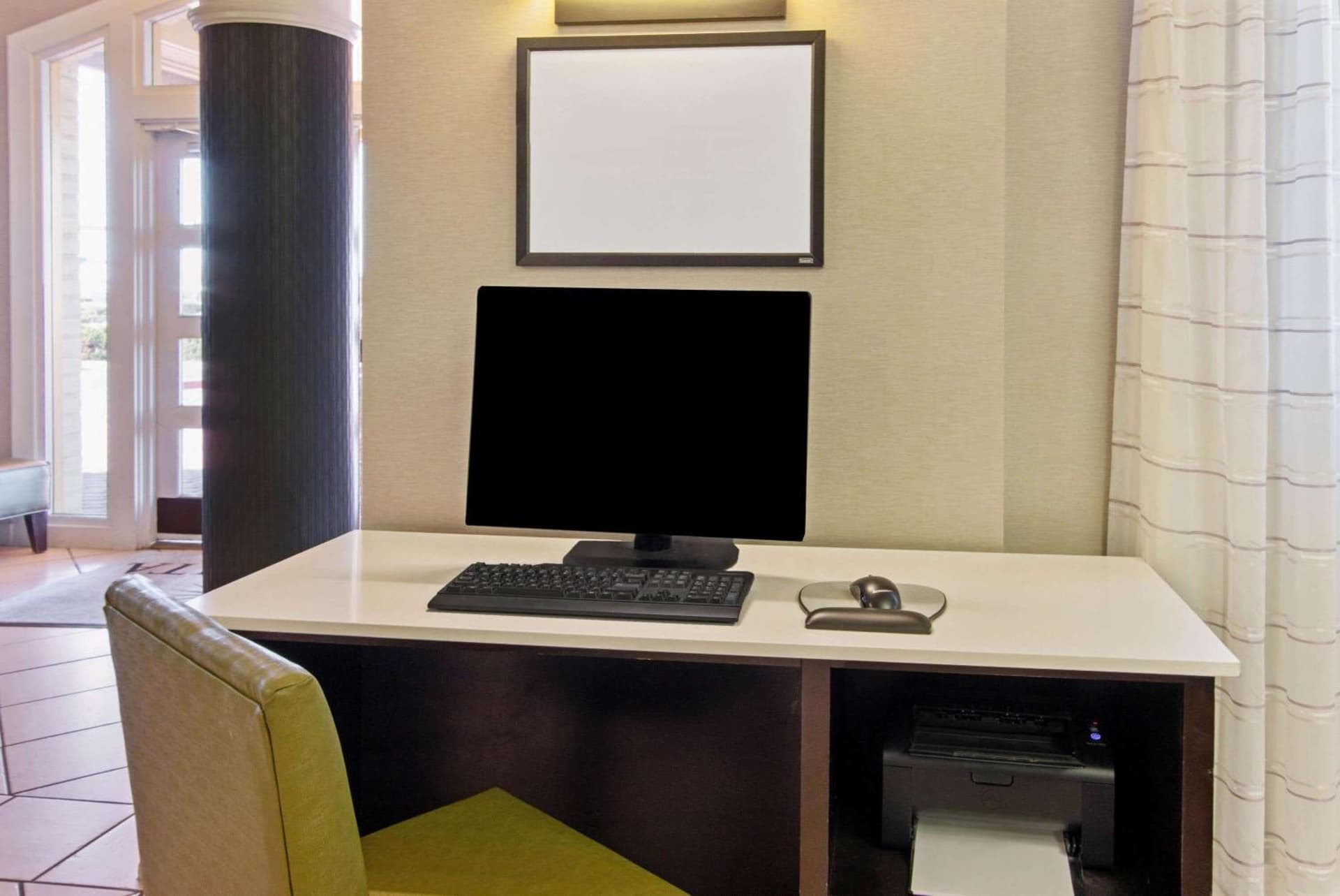 La Quinta Inn by Wyndham Santa Fe gallery photo in Santa Fe, NM — image 7