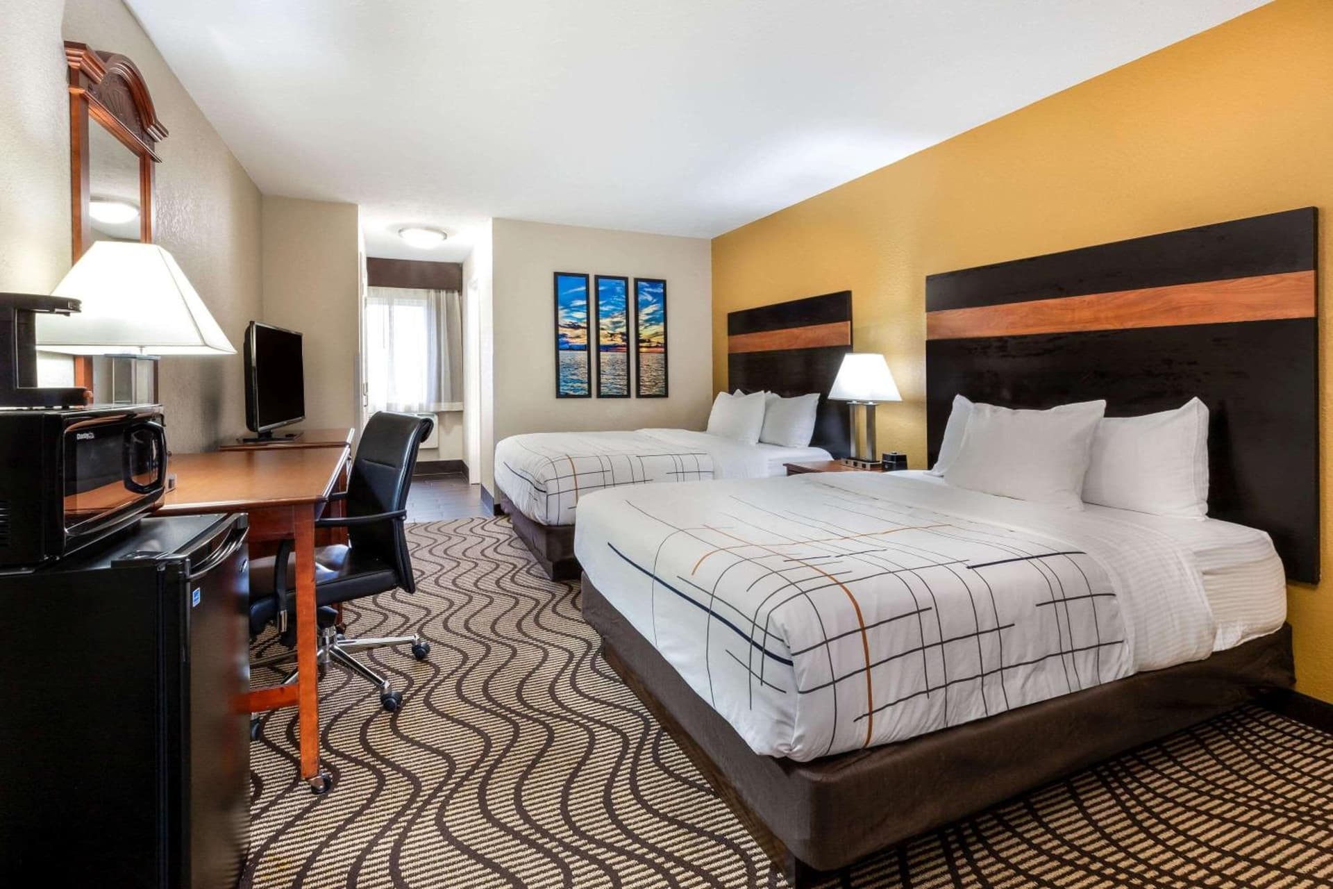 La Quinta Inn by Wyndham Sandusky near Cedar Point interior in Sandusky, OH — gallery photo 2