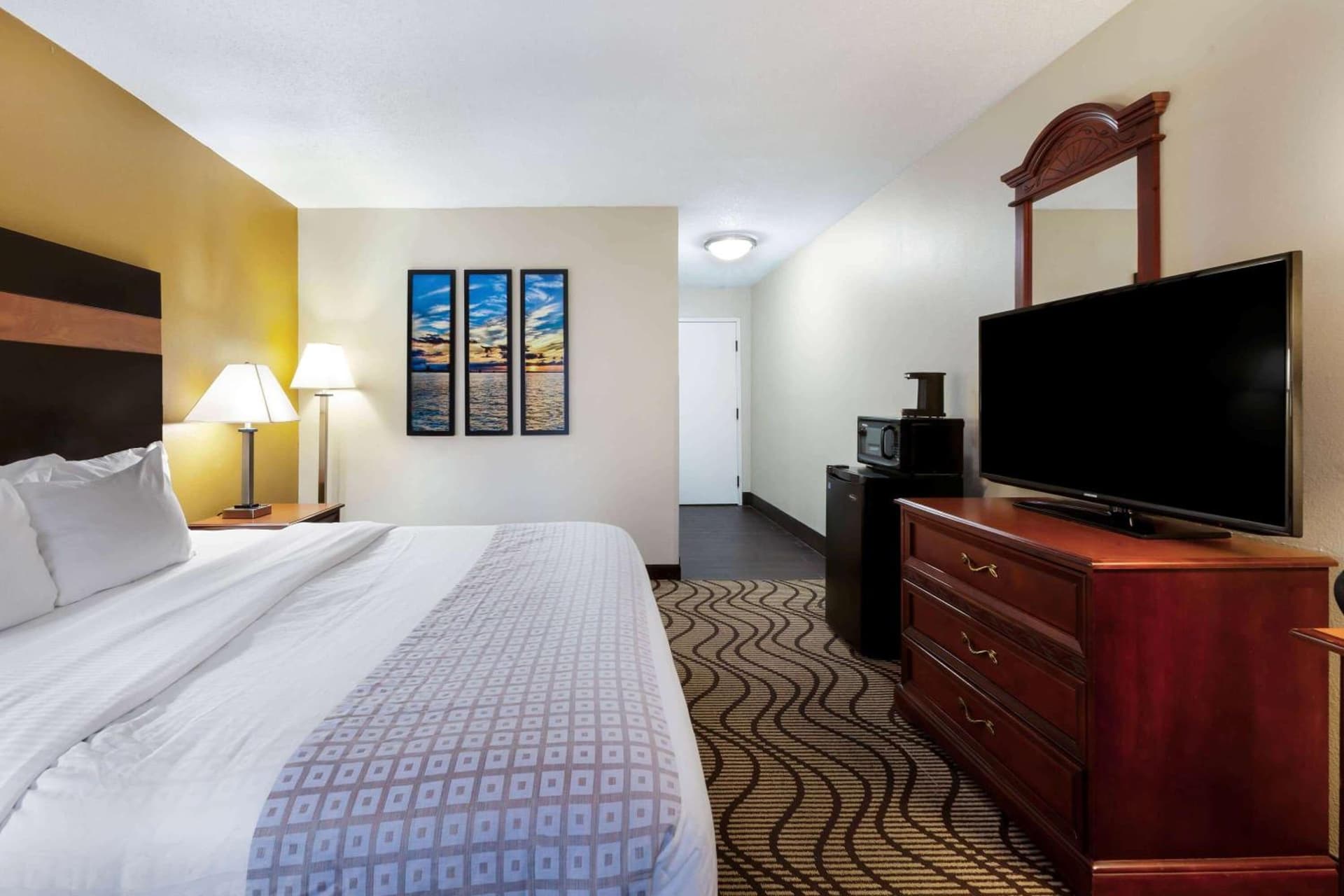 La Quinta Inn by Wyndham Sandusky near Cedar Point gallery photo in Sandusky, OH — image 12