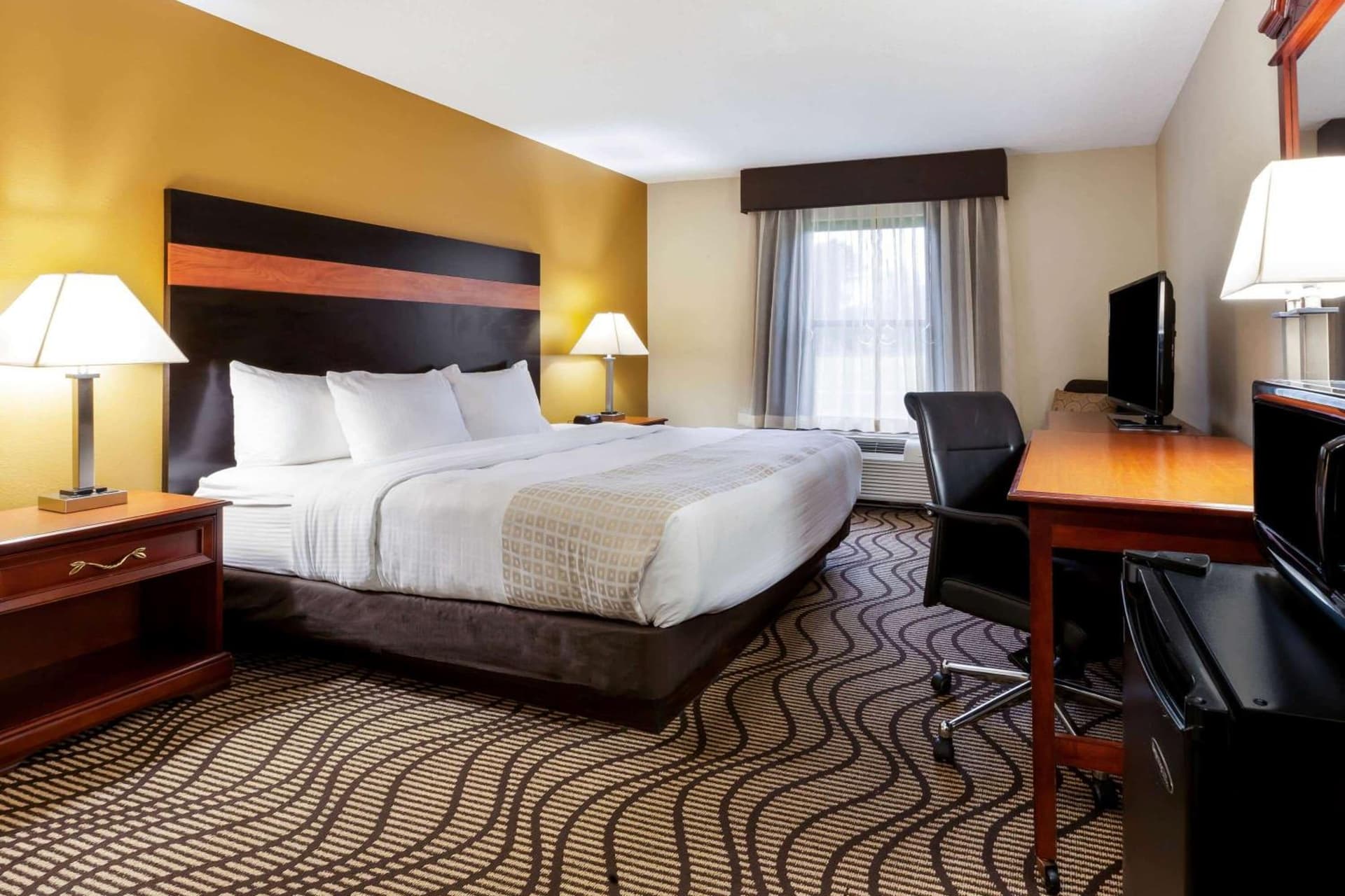 La Quinta Inn by Wyndham Sandusky near Cedar Point gallery photo in Sandusky, OH — image 5