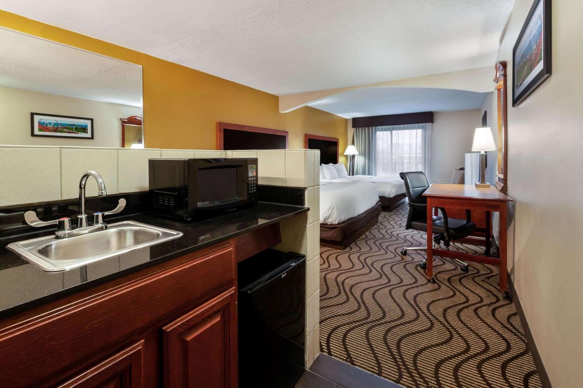 La Quinta Inn by Wyndham Sandusky near Cedar Point gallery photo in Sandusky, OH — image 21