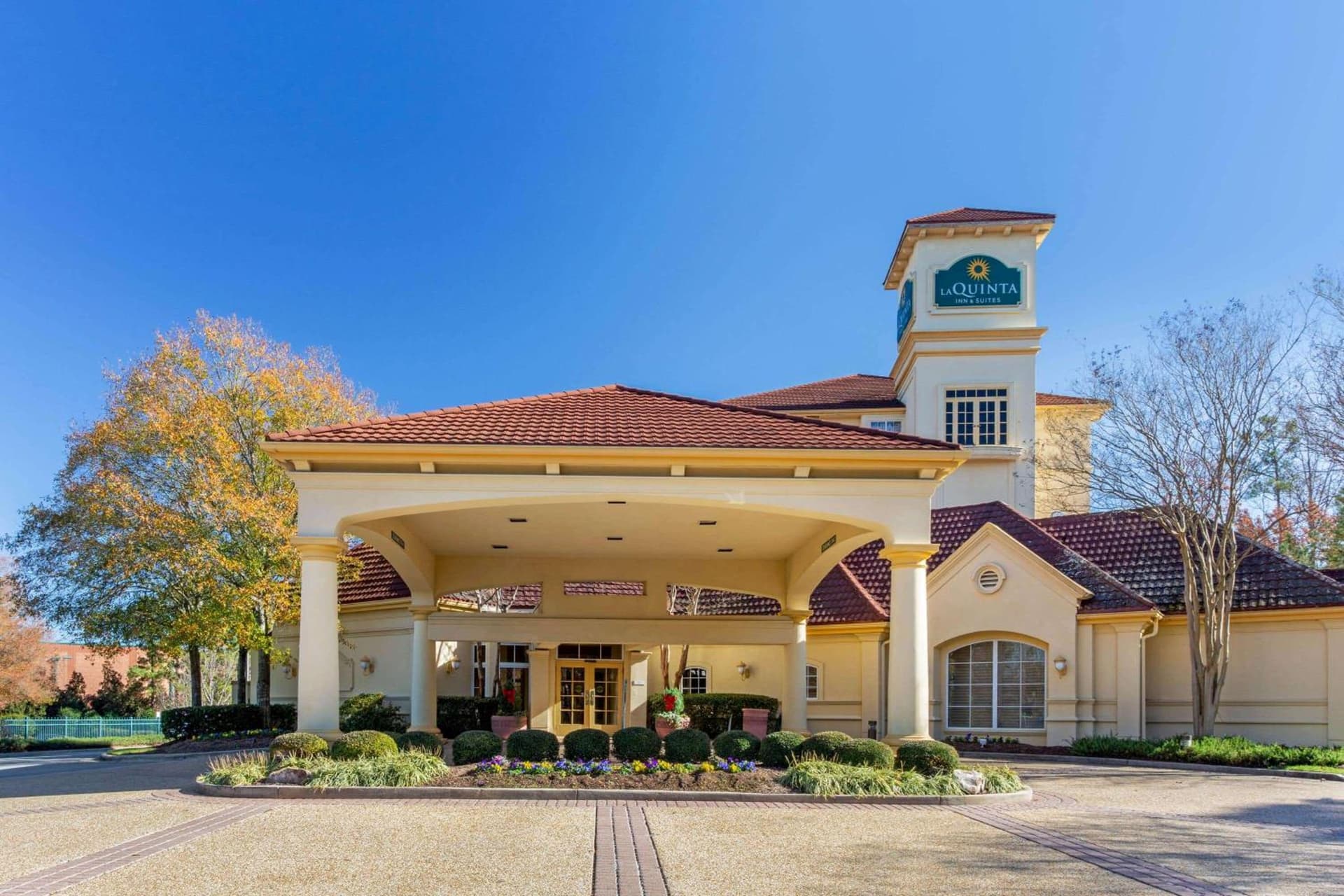 La Quinta by Wyndham Raleigh Cary interior in Cary, NC — gallery photo 2