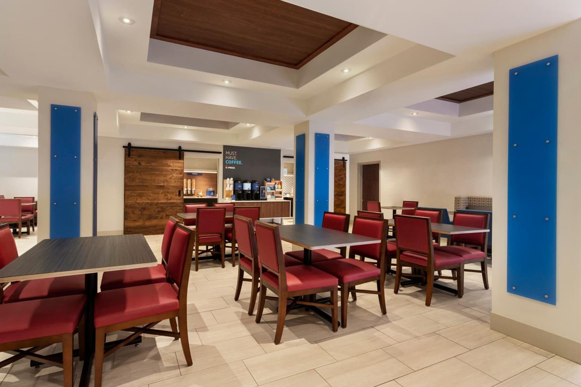 Holiday Inn Express Hotel & Suites Durant by IHG interior in Durant, OK — gallery photo 2