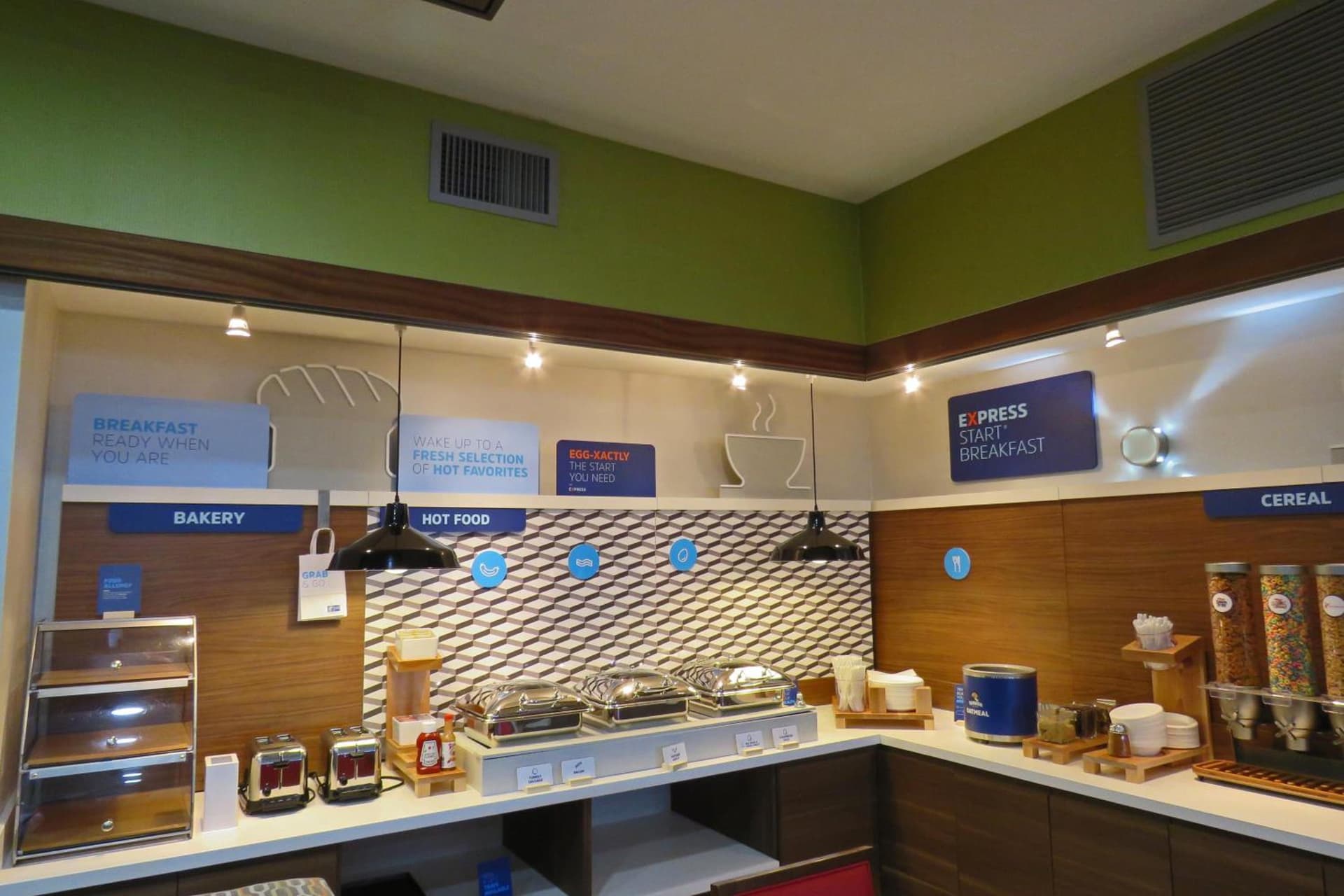 Holiday Inn Express Hotels & Suites Burlington by IHG interior in Burlington, WA — gallery photo 2