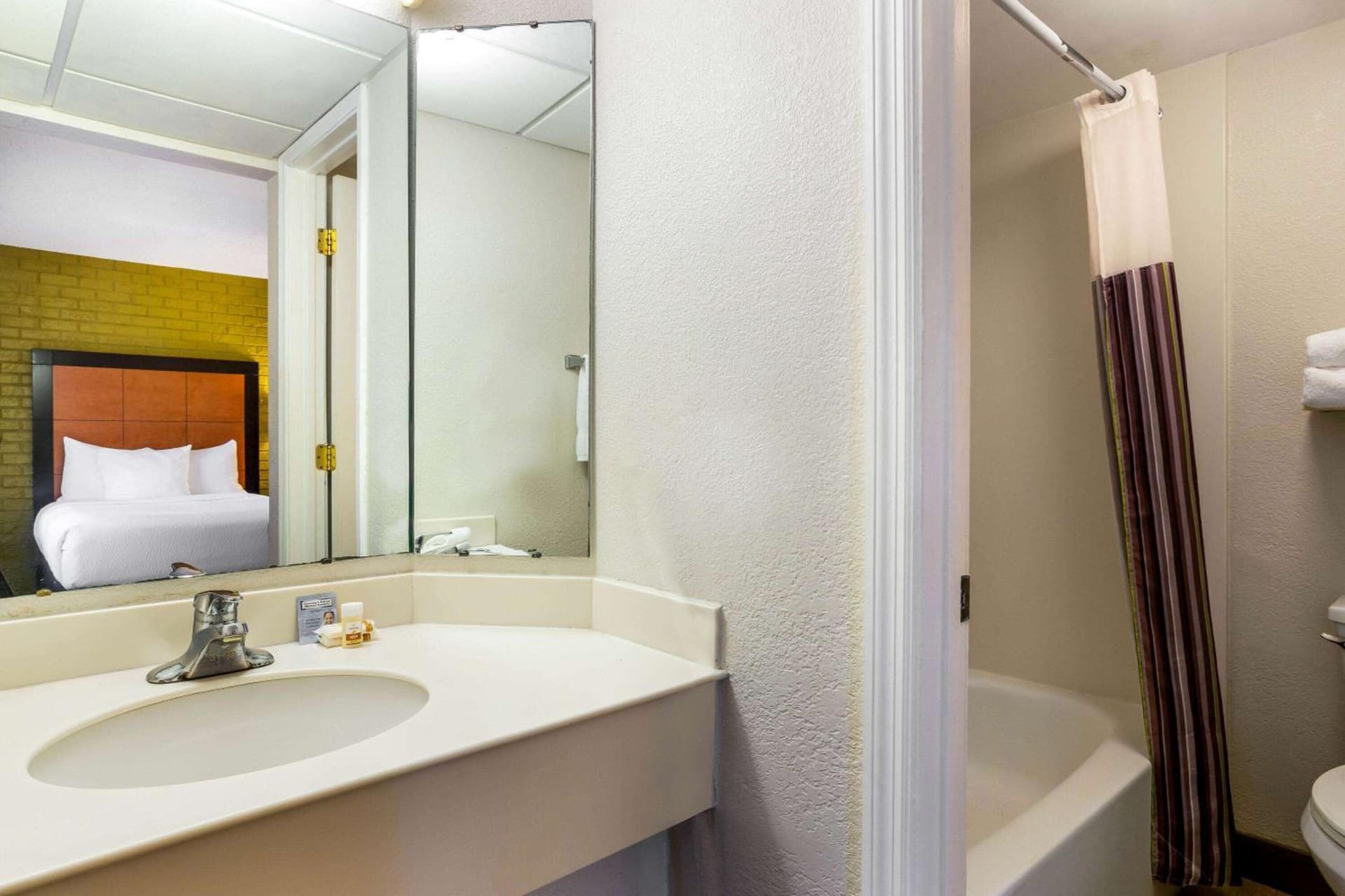 La Quinta Inn Tampa Airport Stadium Westshore gallery photo in Tampa, FL — image 12
