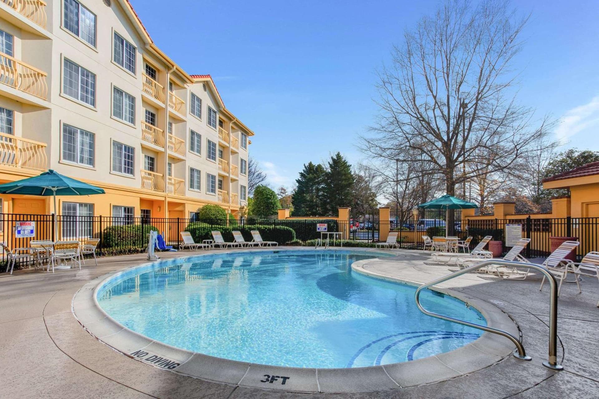 La Quinta by Wyndham Raleigh Durham Intl AP interior in Morrisville, NC — gallery photo 2
