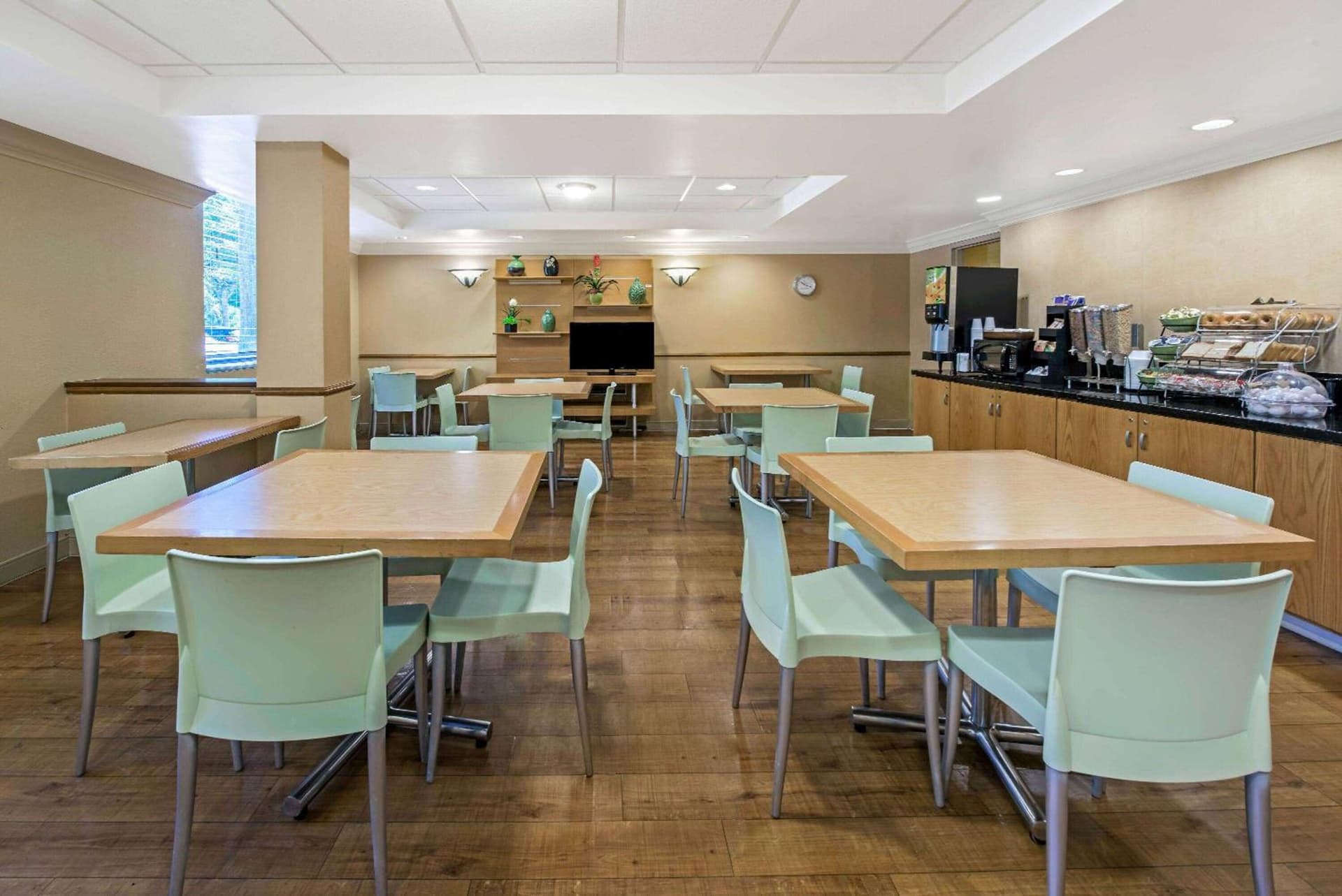 La Quinta by Wyndham West Palm Beach Airport gallery photo in West Palm Beach, FL — image 25