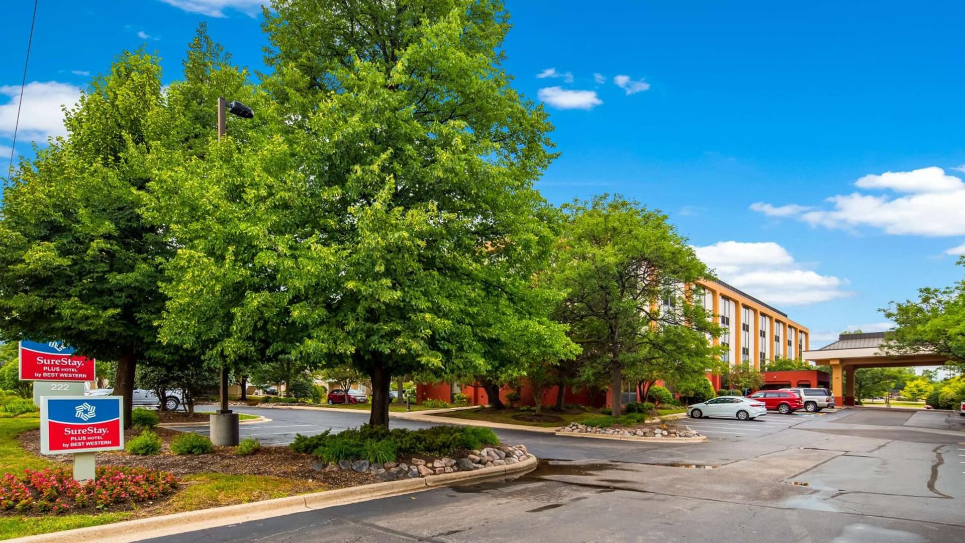 SureStay Plus Hotel by Best Western Chicago Lombard gallery photo in Lombard, IL — image 19