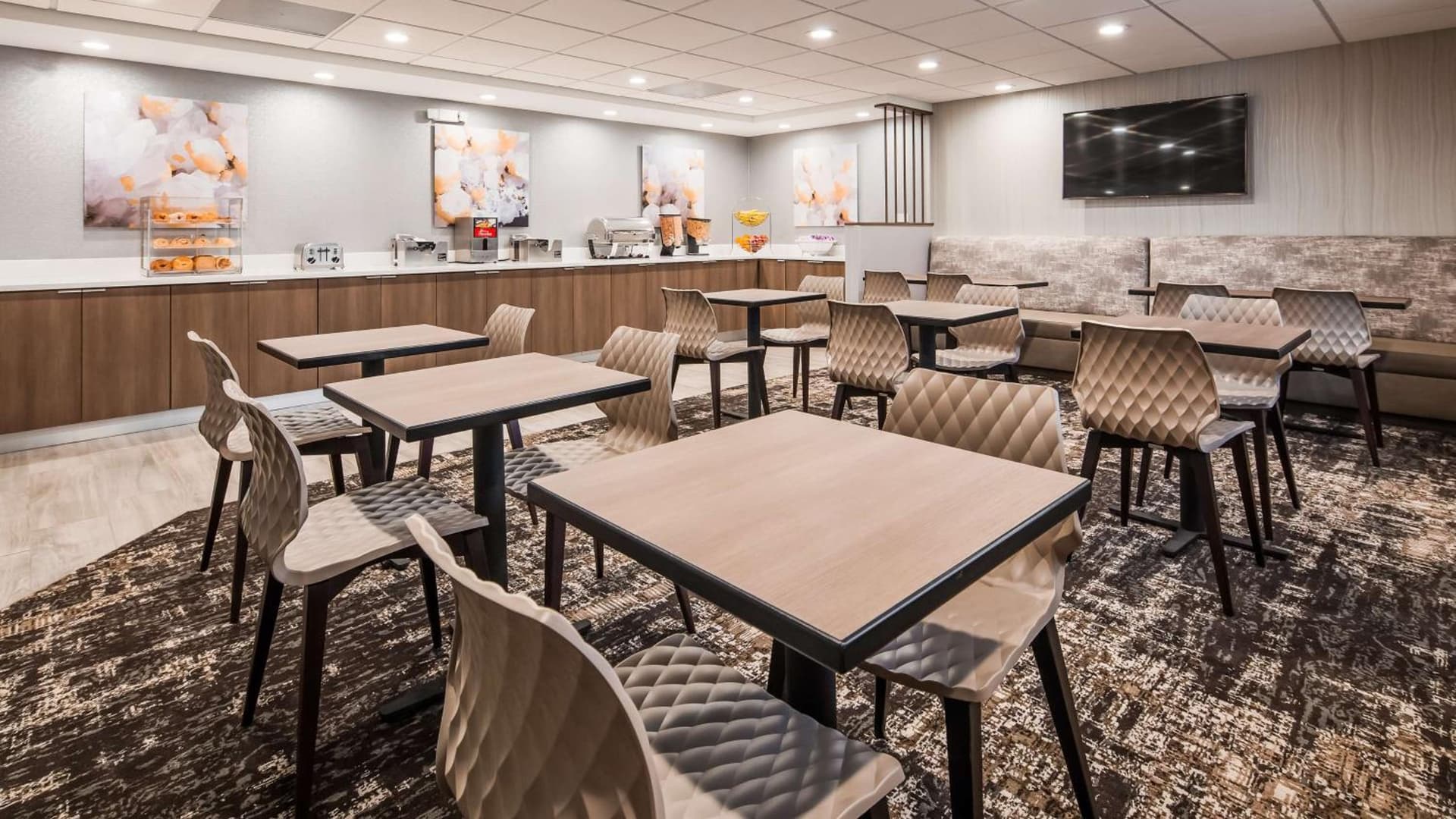 SureStay Plus Hotel by Best Western Chicago Lombard gallery photo in Lombard, IL — image 29