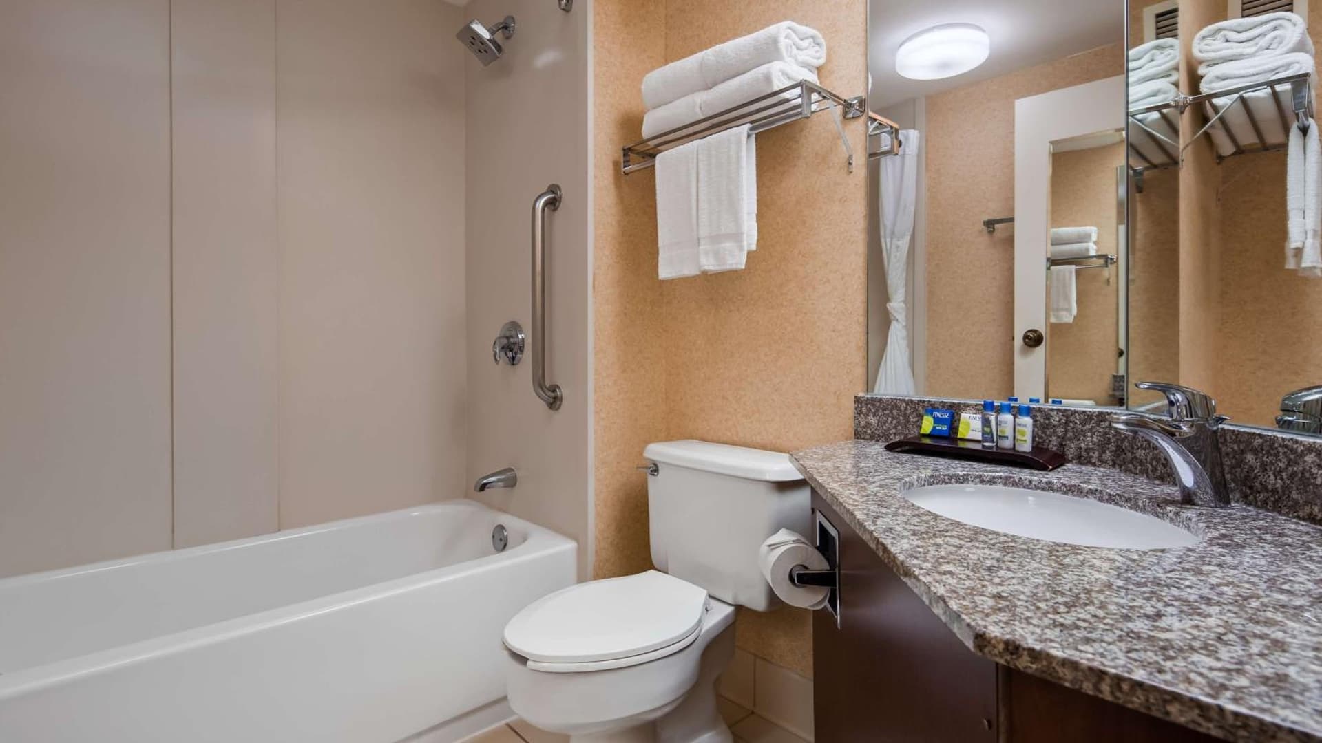SureStay Plus Hotel by Best Western Chicago Lombard gallery photo in Lombard, IL — image 12