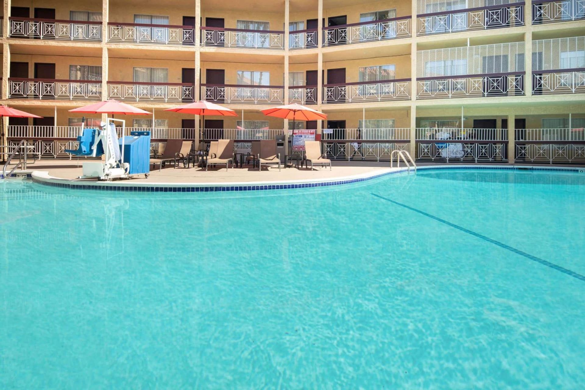 Ramada by Wyndham Burbank Airport gallery photo in Burbank, CA — image 27