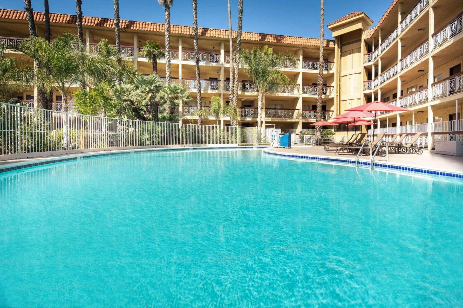 Ramada by Wyndham Burbank Airport gallery photo in Burbank, CA — image 21