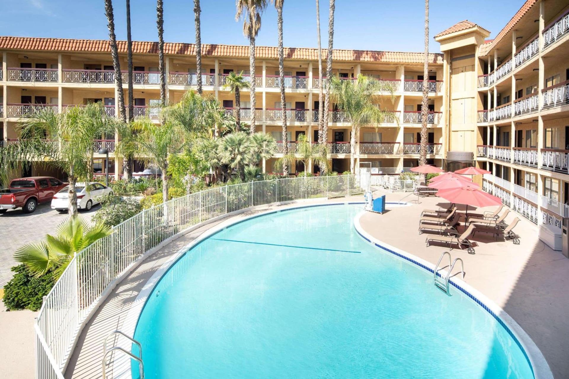 Ramada by Wyndham Burbank Airport gallery photo in Burbank, CA — image 28