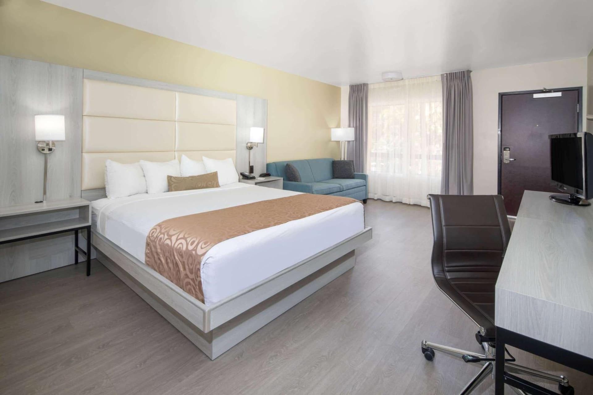 Ramada by Wyndham Burbank Airport gallery photo in Burbank, CA — image 12