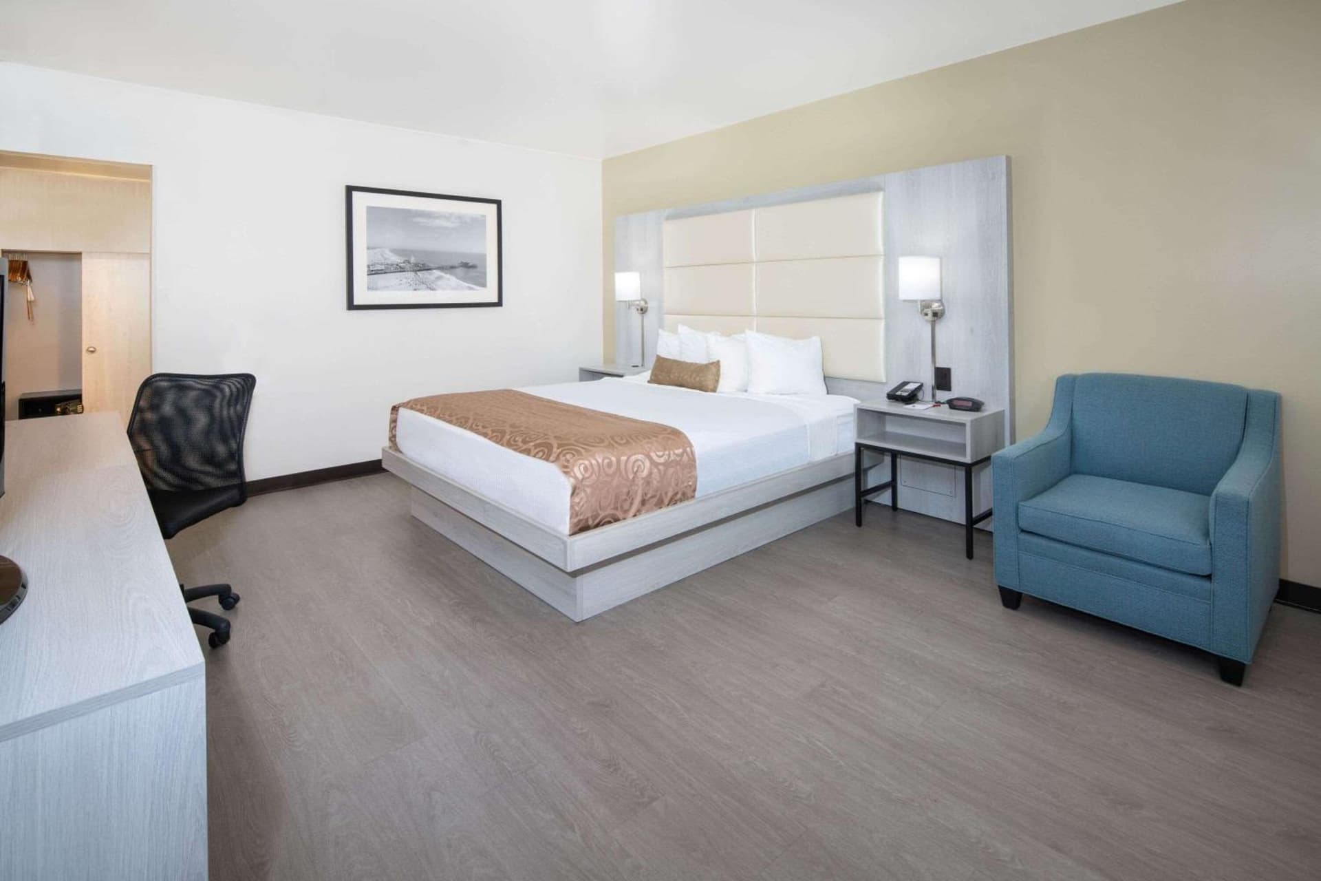 Ramada by Wyndham Burbank Airport gallery photo in Burbank, CA — image 25