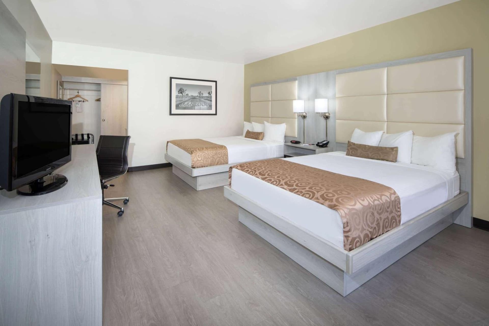 Ramada by Wyndham Burbank Airport gallery photo in Burbank, CA — image 23