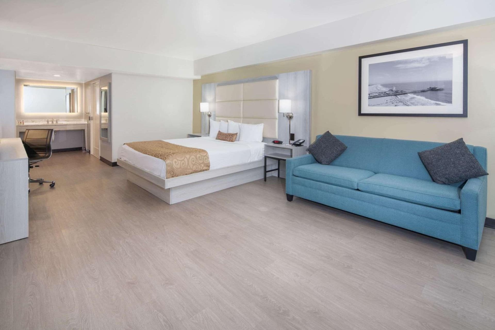 Ramada by Wyndham Burbank Airport gallery photo in Burbank, CA — image 15