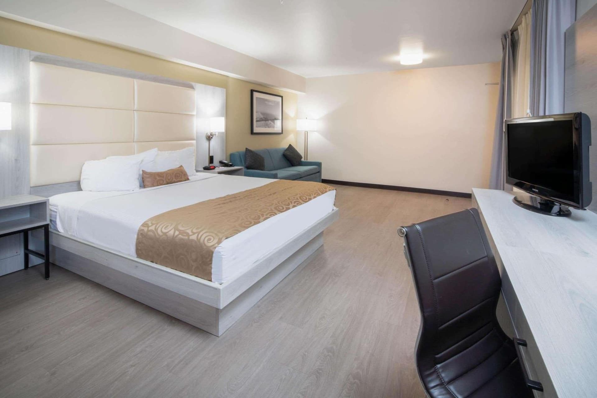 Ramada by Wyndham Burbank Airport gallery photo in Burbank, CA — image 33