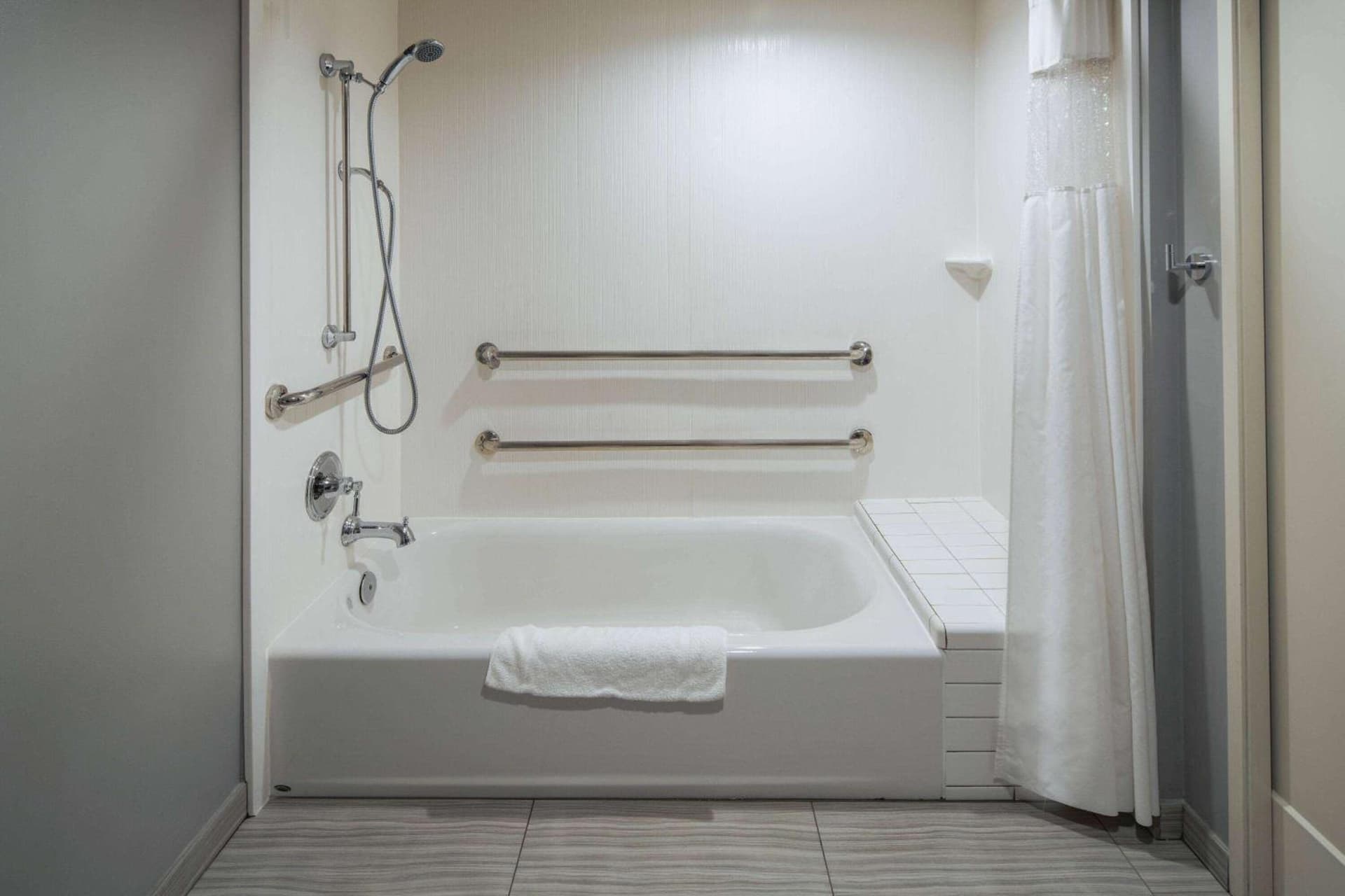 Ramada by Wyndham Burbank Airport interior in Burbank, CA — gallery photo 2