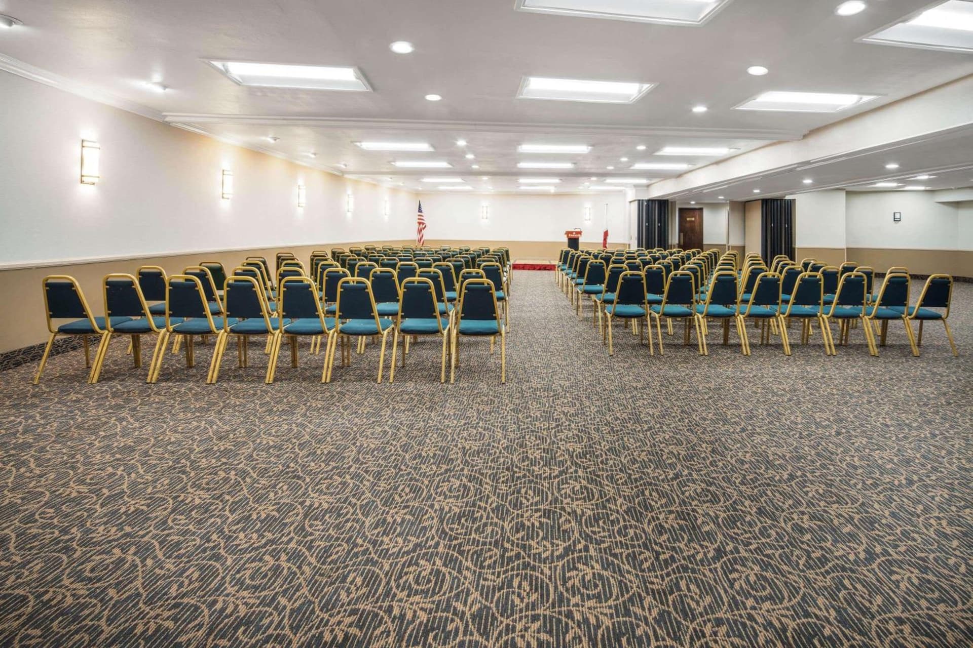 Ramada by Wyndham Burbank Airport gallery photo in Burbank, CA — image 11