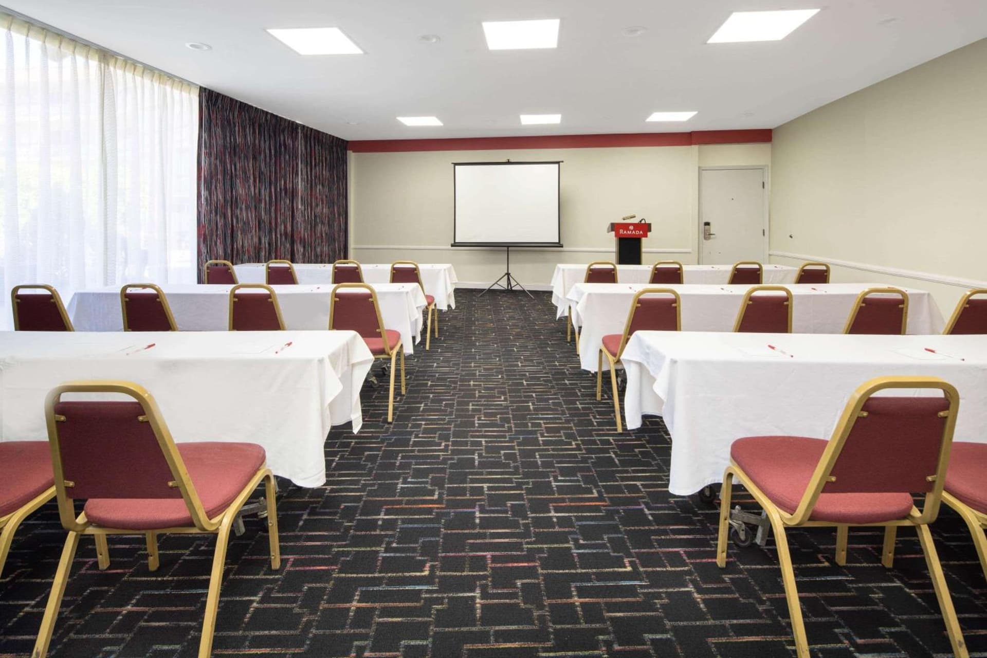 Ramada by Wyndham Burbank Airport gallery photo in Burbank, CA — image 31