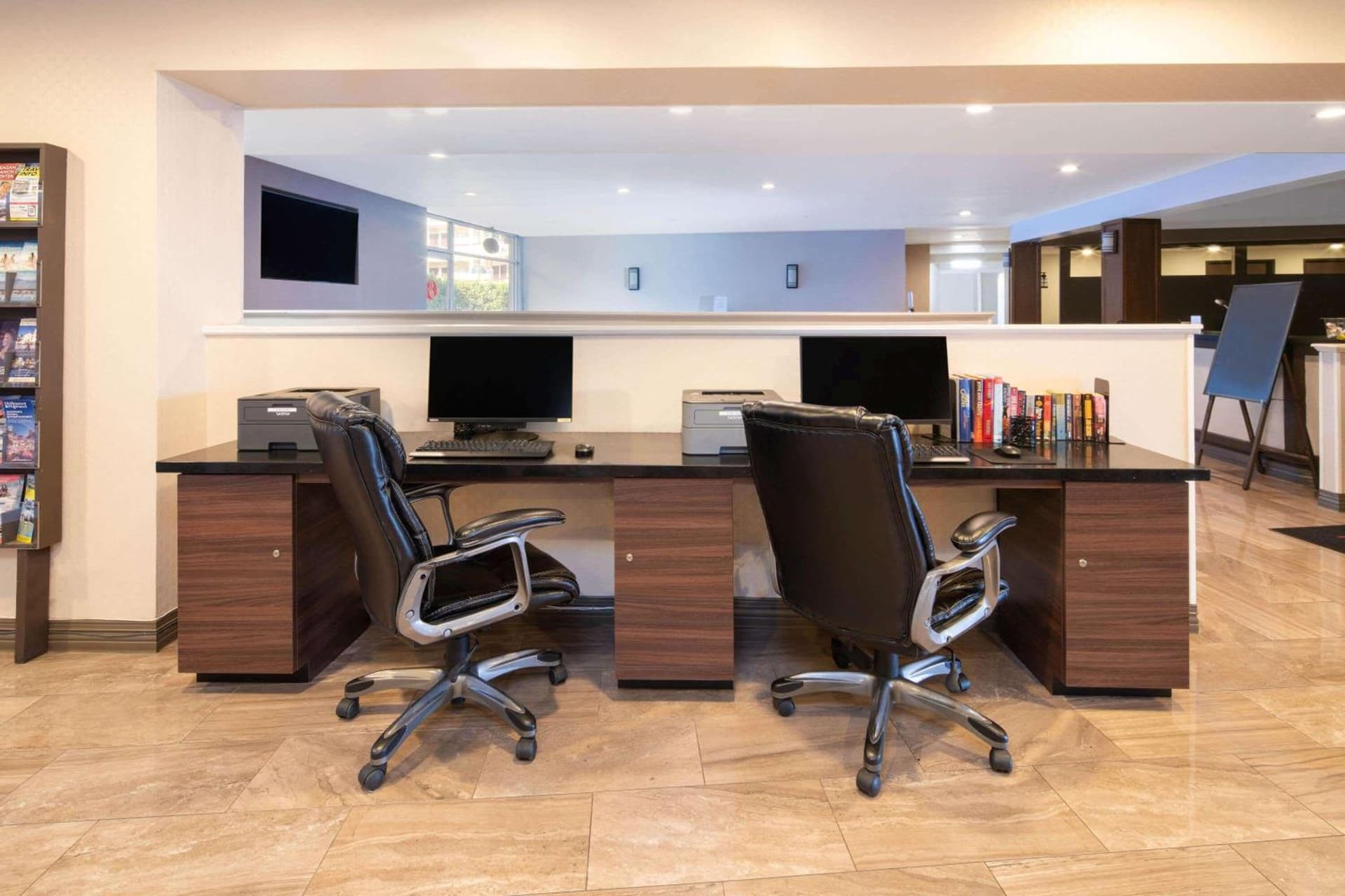 Ramada by Wyndham Burbank Airport gallery photo in Burbank, CA — image 34