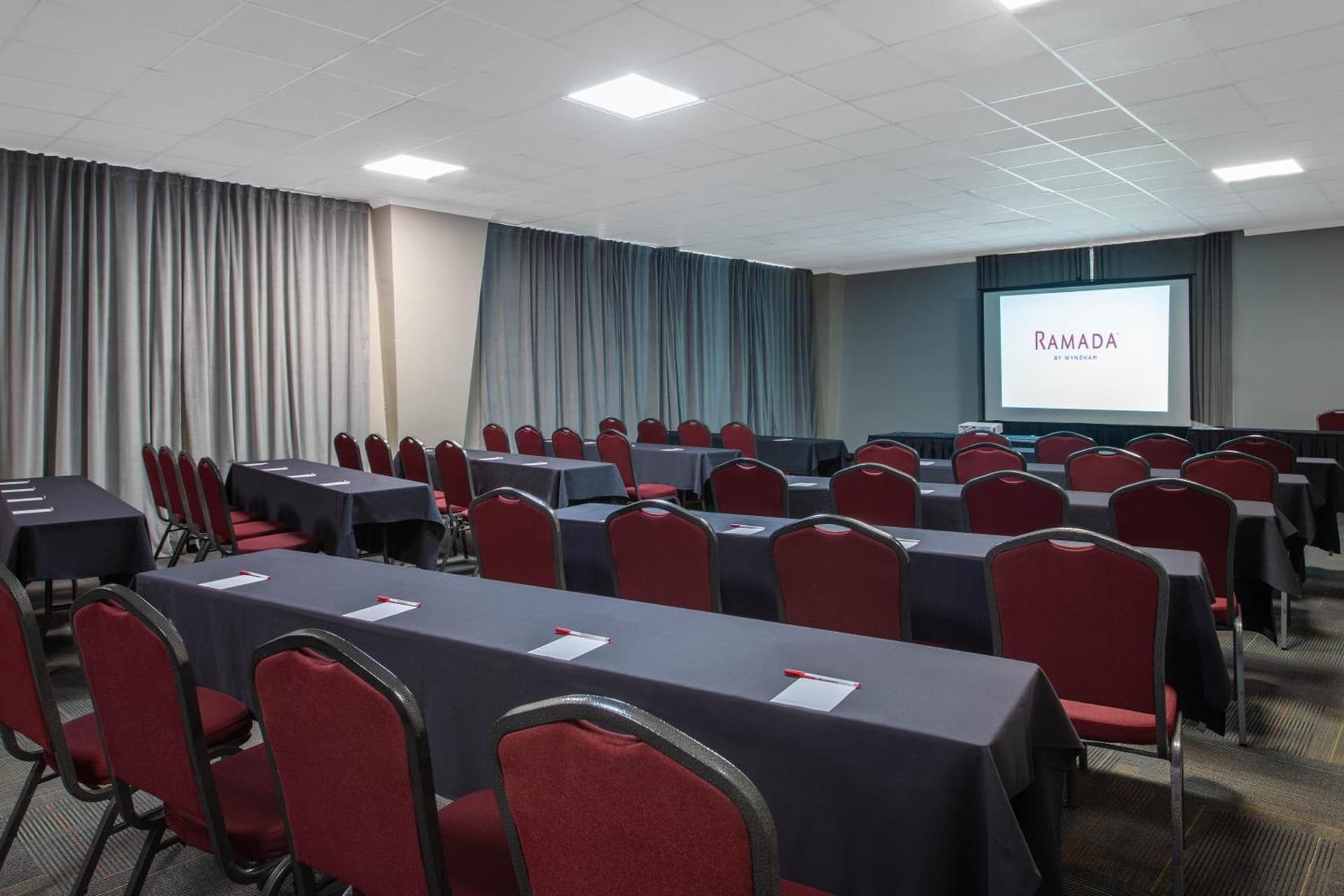Ramada by Wyndham Tampa Westshore Airport South gallery photo in Tampa, FL — image 4