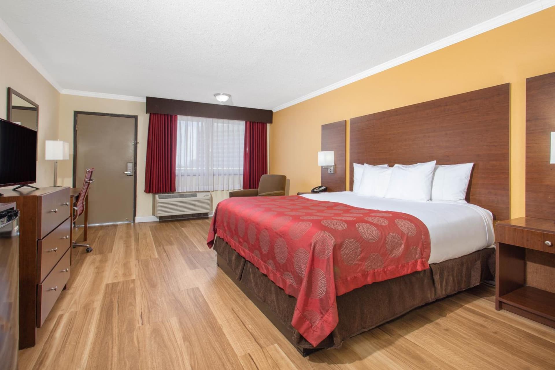 Ramada by Wyndham Tampa Westshore Airport South gallery photo in Tampa, FL — image 6